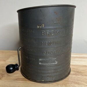 Vintage Bromwell’s Measuring Sifter 5 Cup -  rustic farmhouse